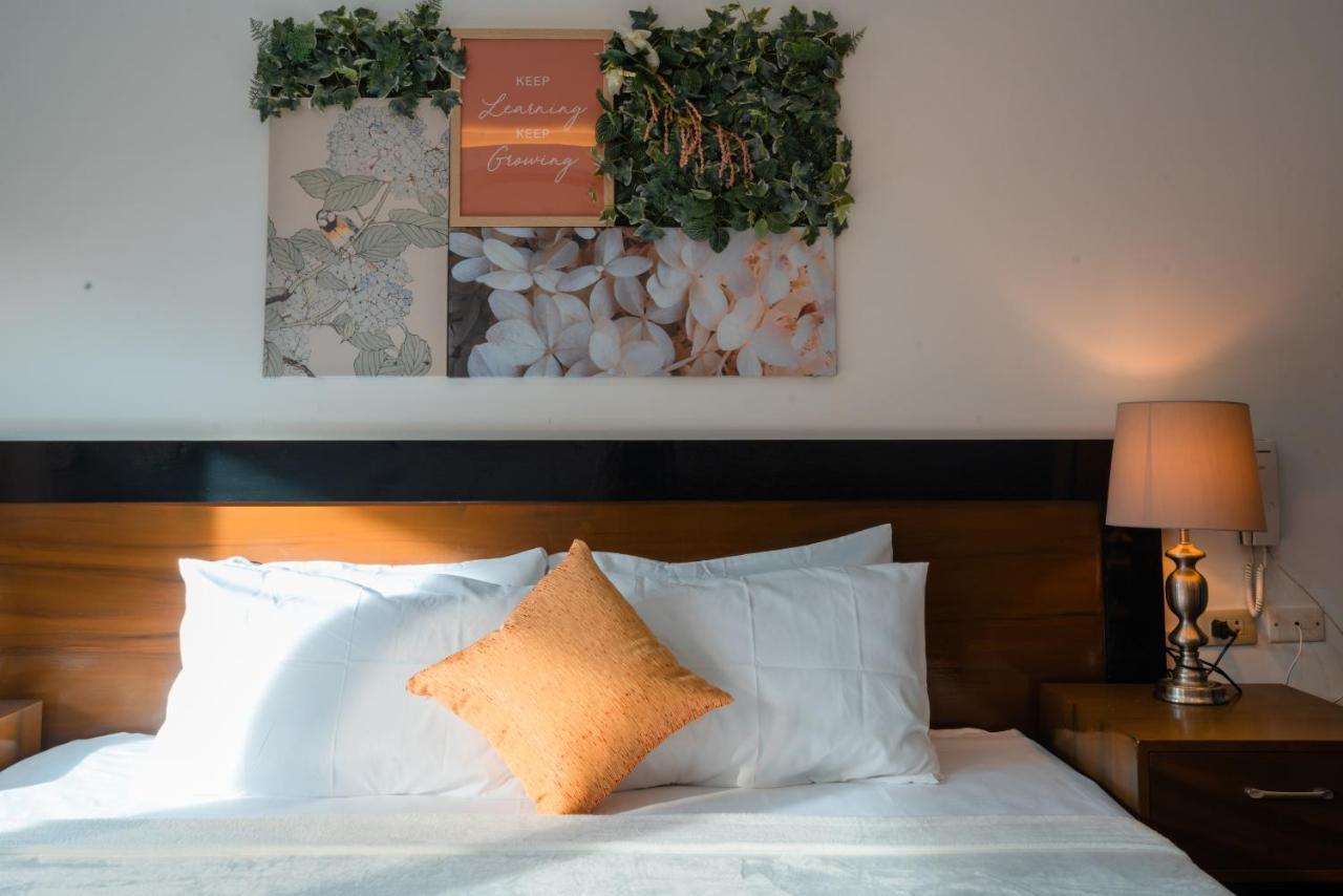 Island Wanderers Inn Корон Екстериор снимка