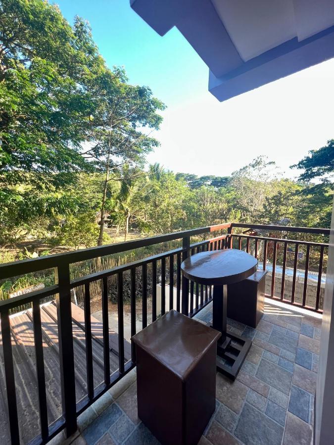 Island Wanderers Inn Корон Екстериор снимка