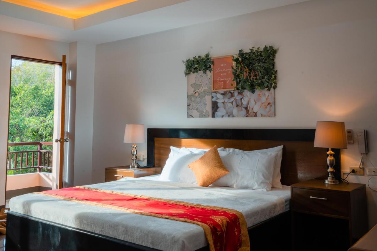Island Wanderers Inn Корон Екстериор снимка