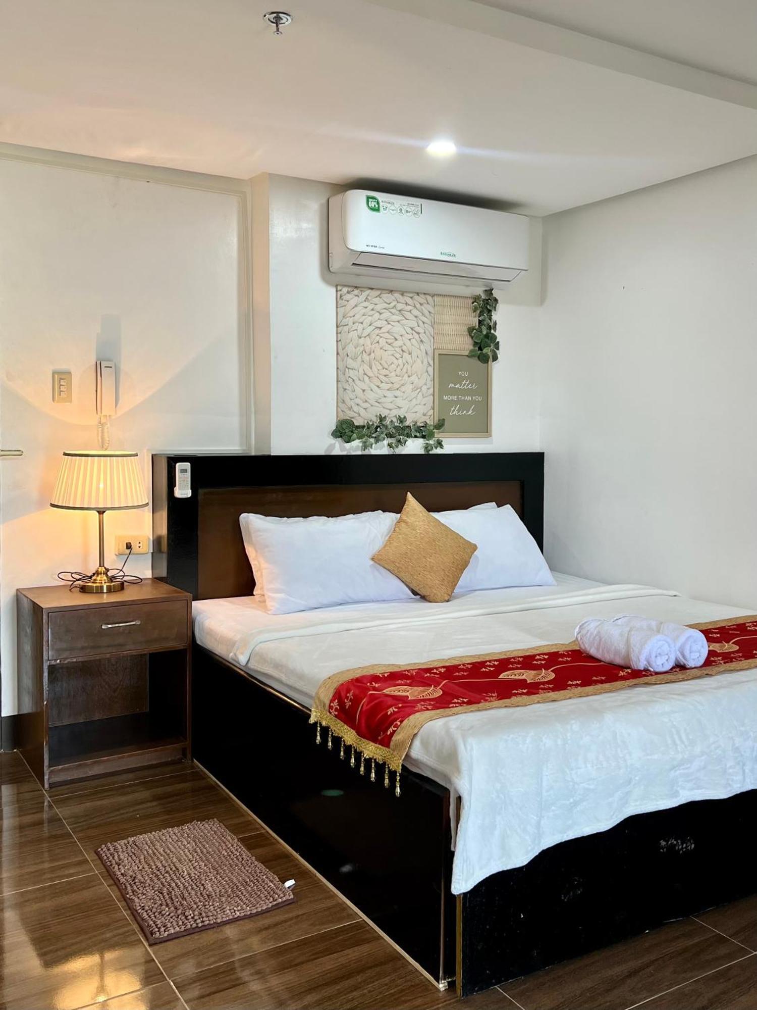 Island Wanderers Inn Корон Екстериор снимка