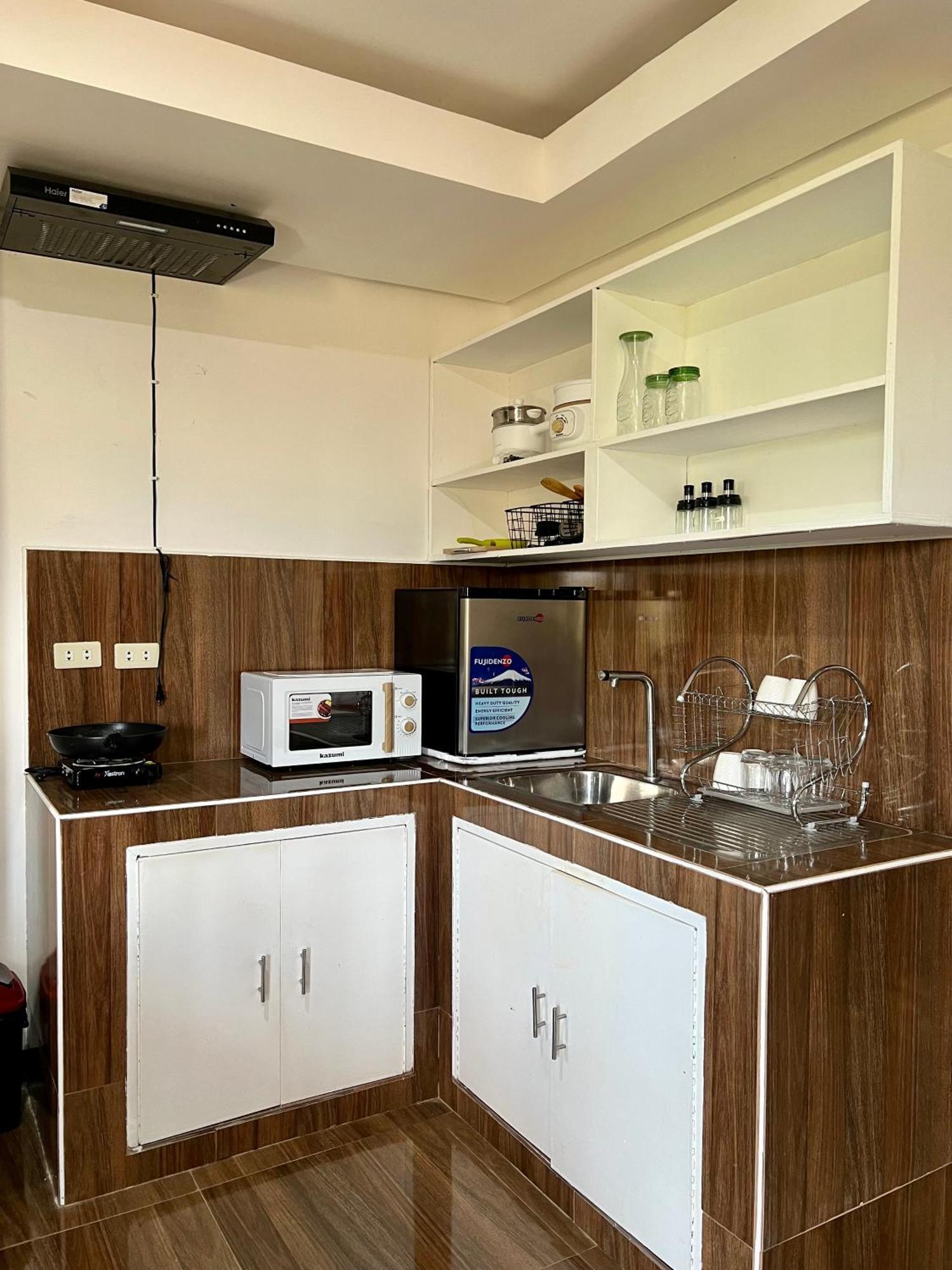 Island Wanderers Inn Корон Екстериор снимка